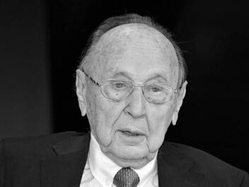 ARCHIV&nbsp;- Hans-Dietrich Genscher, ehemaliger Bundesau&szlig;enminister (FDP), aufgenommen am 20.03.2014 w&auml;hrend der ZDF-Talksendung "Maybrit Illner". Foto: Karlheinz Schindler/dpa