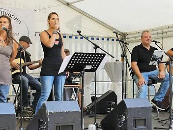 Die Musiggfabrigg begrüßte die Gäste auf dem Höchstadter Kellerberg und bot zwischen den Interviews musikalischen Höchstgenuss.  Fotos: Waltraud Enkert