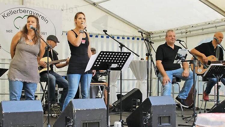 Die Musiggfabrigg begrüßte die Gäste auf dem Höchstadter Kellerberg und bot zwischen den Interviews musikalischen Höchstgenuss.  Fotos: Waltraud Enkert
