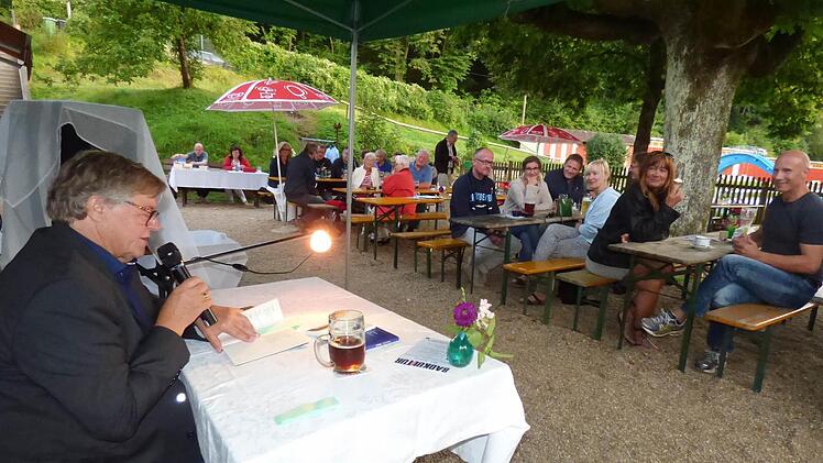 Fitzgerald Kusz bei seiner Benefiz-Lesung  Fotos: Thomas Weichert