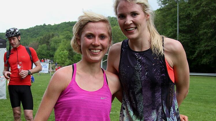 Die Siegerin bei den Frauen, Sophia Messingschlager (links), und die Zweitplatzierte Amelie Dornberger