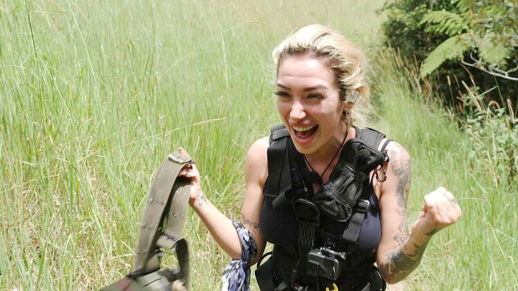 Geschafft! Ariel ist happy &uuml;ber ihren Pr&uuml;fungserfolg: neun Sterne!