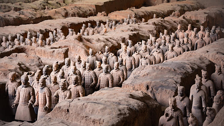 Terrakotta Armee Xi'an China Weltwunder UNESCO Welterbe Arch&auml;ologie Sehensw&uuml;rdigkeit Krieger Ausgrabung Historisch Seidenstra&szlig;e Reiseziele Touristen Ausl&auml;ndische Besucher Tourismusbranche Kulturerbe Museum Ticketkauf Warteschlangen Hochsaison Sanit&auml;re Anlagen Infrastruktur Servicequalit&auml;t Volksrepublik Regulierung Tourismusminister Sun Yeli Wirtschaftswachstum Urlaubsziel Antike