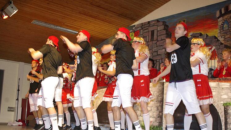 Eine muntere Schulklasse im sportlichen Outfit gab das Männerballett Burkardroth. Foto: Winfried Ehling