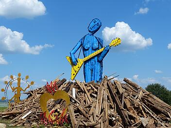 "Playing Europe" ist am Samstag das diesjährige Motto des Berliner Feuer- und Eventkünstlers Herbert "Jimmy" Fell am "Dicken Turm" in Niederlauer. Manfred Mellenthin