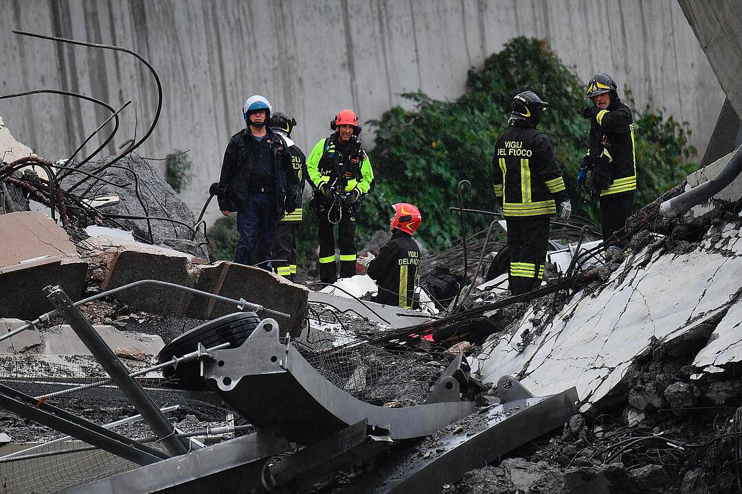 Autobahnbrücke in Genua eingestürzt
