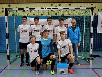 Bronze bei der Futsal-Bezirksmeisterschaft: Unser Bild zeigt die U15 der SG Untererthal mit (vorne, von links)  Samuel Betz, Max Stürzenberger und Justus Schmid sowie (hinten, von links) Moritz Feeser, Elias Wehner, Pascal Schröter, Finn Schmied und Gerald Betz. Foto: Andrea Betz