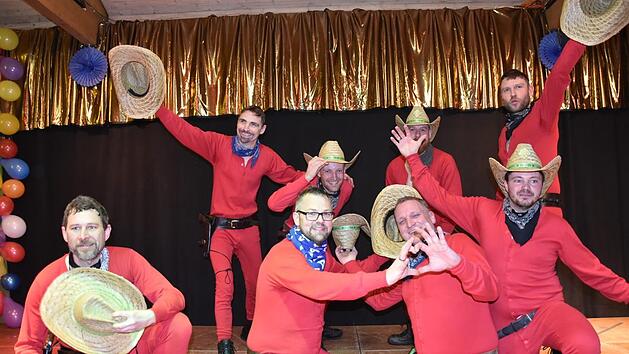 Premiere gegl&uuml;ckt: Das M&auml;nnerballett "Hupfdohlen" lie&szlig; bei seinem Auftritt viele Frauenherzen h&ouml;her schlagen. Christiane Reuther