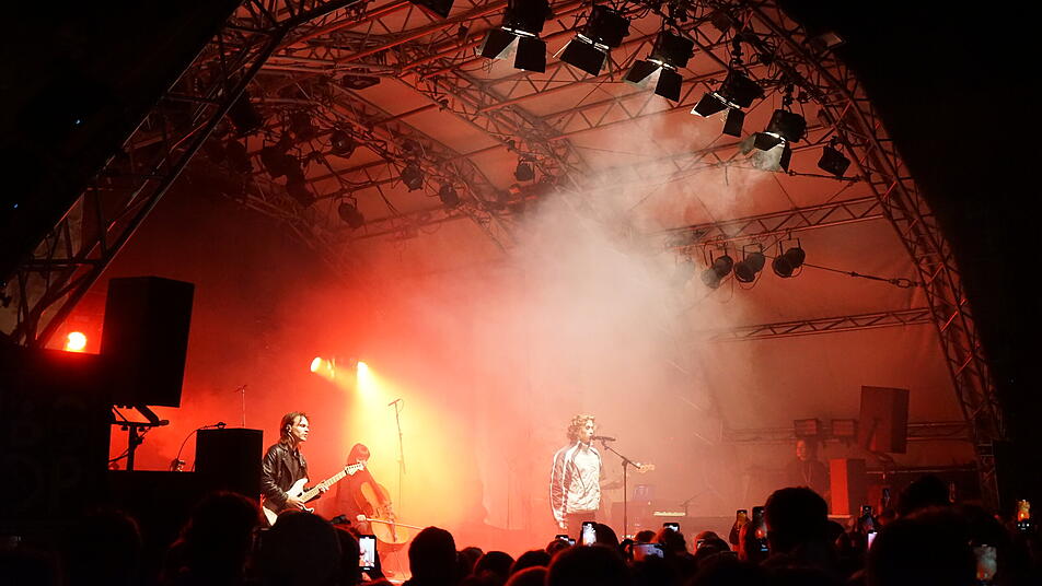 um Berq in Nürnberg Popstar beendet Konzert vorzeitig