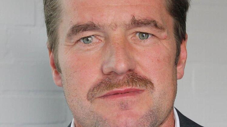 Seit 18 Jahren sitzt Edgar Thomas für die CSU im Nüdlinger Gemeinderat. Heuer hat es der 48-Jährige zum ersten Mal mit der Kreistagskandidatur versucht und wurde von Platz 41 ins Gremium gewählt. "Mich freut, dass die Landwirtschaft so gut vertreten ist", sagt der Nüdlinger Landwirt. Als stellvertrtender Kreis-Obmann im Bayerischen Bauernverband liege im die Entwicklung des ländlichen Raumes besonders am Herzen. "Vorerst halte ich mich noch etwas zurück", lautet seine Strategie für die konsti...