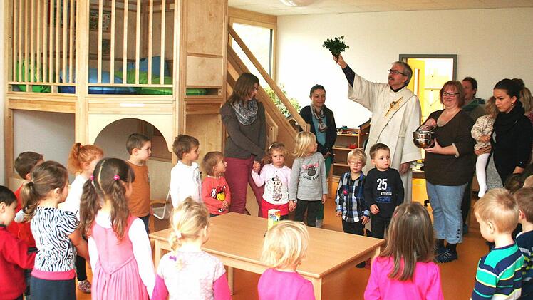 Weihwasser für das Zimmer, die Kinder und die Kindergartenleiterin