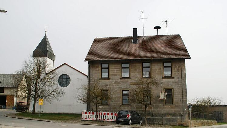 Die Sanierung der Alten Schule in Falsbrunn will der Gemeinderat Rauhenebrach nun forcieren, da das Amt für ländliche Entwicklung zusätzliche Mittel für Hochbaumaßnahmen zur Verfügung hat.