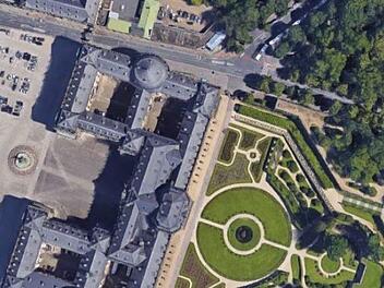 Du bist ein echter Burgen-Fan und denkst, dass du die  historischen Gebäude in Franken gut kennst? Aber was ist, wenn sich die Perspektive ändert? Finde jetzt heraus, wie gut du dich wirklich auskennst! Foto: Google Earth