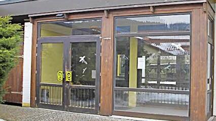 Das Haus der Jugend bekommt neue Fenster und Außentüren. Foto: klk
