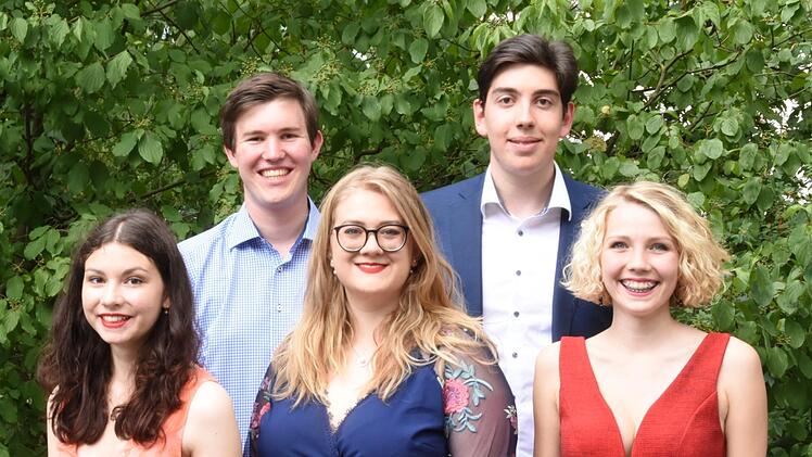 Die fünf besten Schülerinnen und Schüler des Ehrenbürg-Gymnasiums. Foto: Christoph Wiedemann