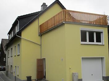 Durch die Sanierung dieses Gebäudes konnte das Stadtbild von Ludwigsstadt verschönert werden. Der Hausbesitzer nahm das kommunale Förderprogramm in Anspruch. Foto: Veronika Schadeck