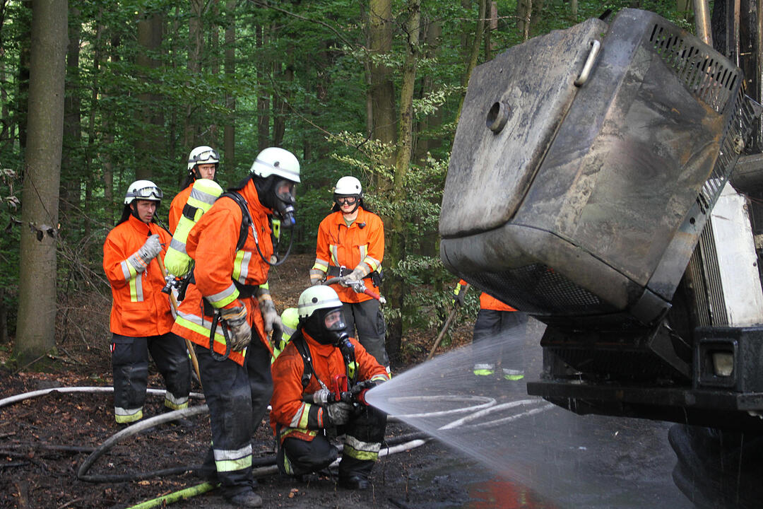 Nürnberg: Forstmaschine brennt - Waldbrand verhindert