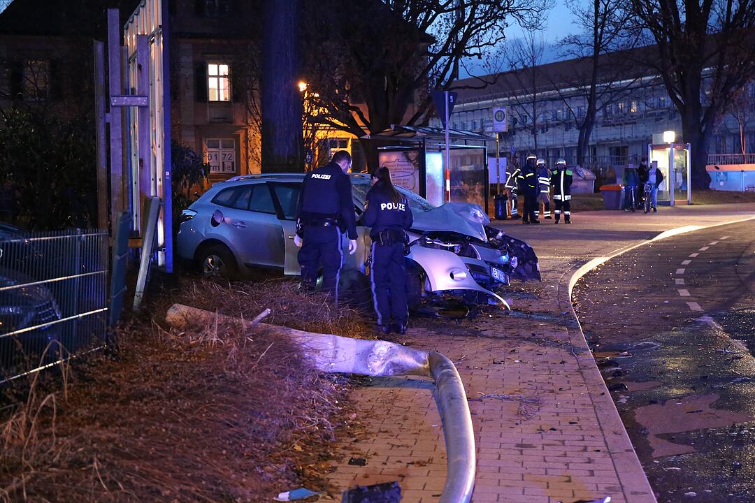 Auto überschlägt sich: Verletzter bei Unfall in Bayreuth