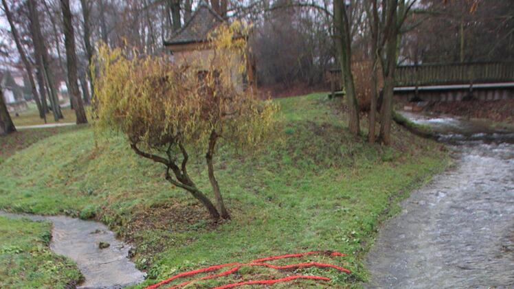Land-Art von Hubert Kolling an der Staffelsteiner Lauter Matthias Einwag