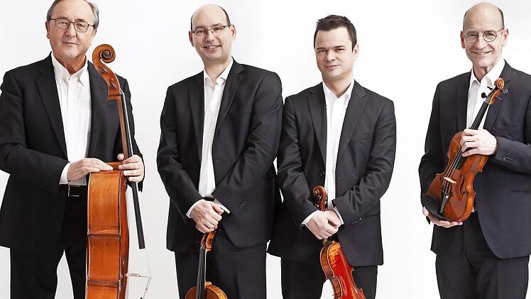 Das Bamberger Streichquartett mit Milos Petrovic, Andreas Lucke, Violinen, Branko Kabadaic, Viola und Karlheinz Busch, Violoncello.