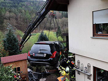 Seniorin erfasst spielende Kinder im Kreis Miltenberg mit Auto