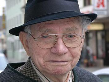 Hans Scheubel bei einem Spaziergang 2006 Foto: ad