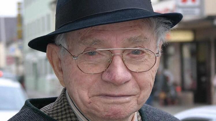 Hans Scheubel bei einem Spaziergang 2006 Foto: ad