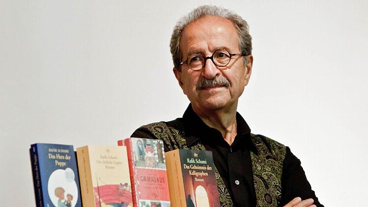 Rafik Schami bei seinem Auftritt im Pfarrsaal von St. Augustin.Foto: Jochen Berger