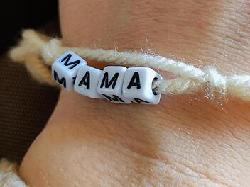 Das Wort "Mama" leitet meist eine oder auch mehrere Kinderfragen ein.