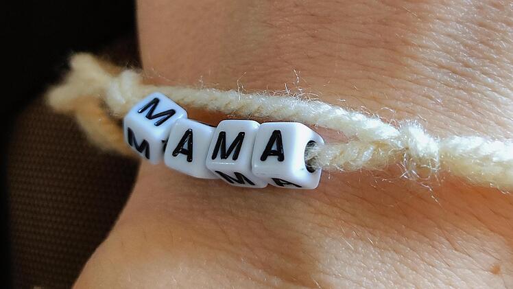 Das Wort "Mama" leitet meist eine oder auch mehrere Kinderfragen ein.