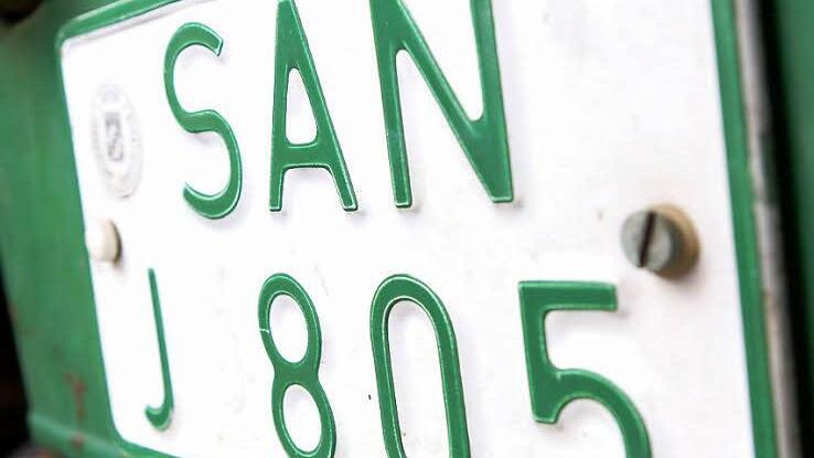 Dieses Schild befindet sich seit 1970 an Kolbs Trecker. Die Buchstaben SAN sieht man bald wohl wieder öfter.