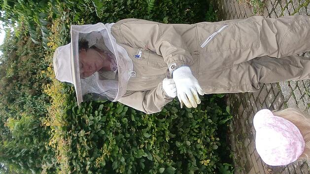 Imkerin Agnieszka Brand zeigte den Kindern ihre Arbeit mit den Bienen.