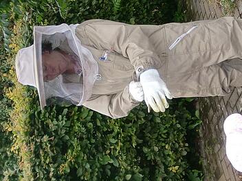 Imkerin Agnieszka Brand zeigte den Kindern ihre Arbeit mit den Bienen.
