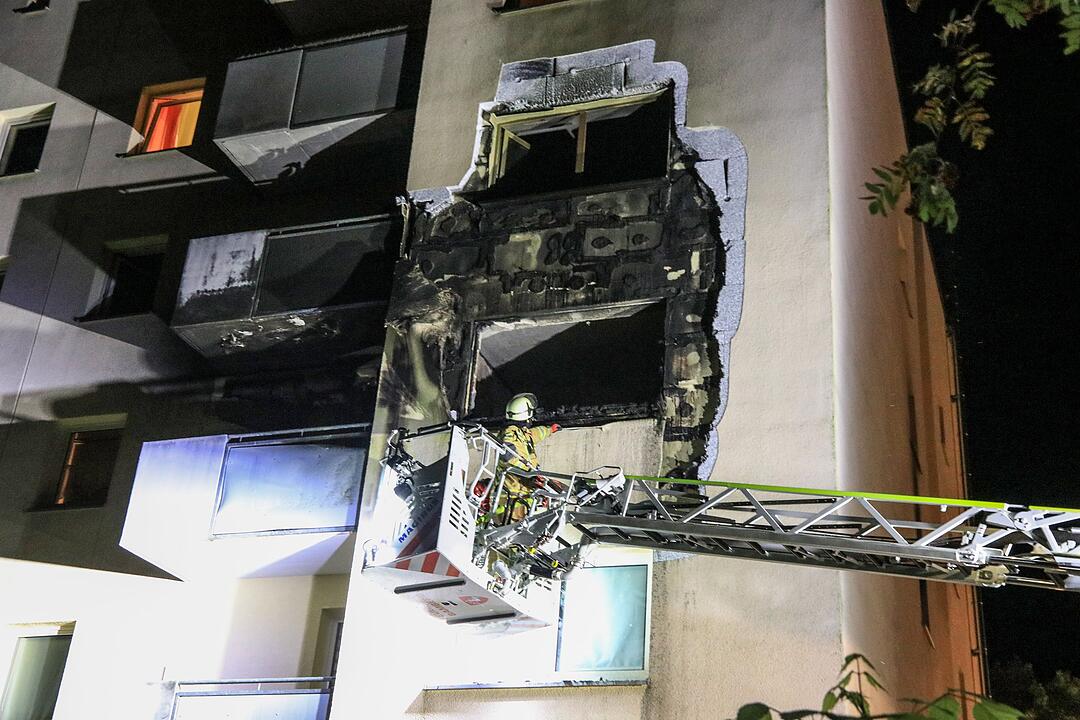 Bamberg: Brand in Mehrfamilienhaus - Feuerwehr findet leblosen Bewohner