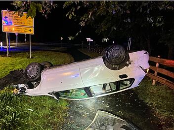 Auto überschlägt sich in Nordhalben