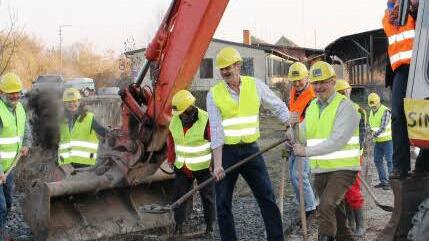 Die Wählergemeinschaft Pro Coburg beim Arbeitseinsatz auf dem Güterbahnhofsgelände. Fotos: Pro Coburg, Junge Coburger, Simone Bastian