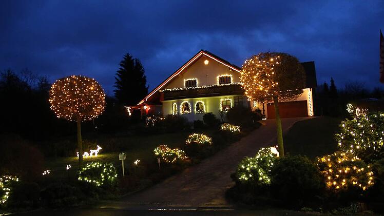 Leuchtendes Weihnachtshaus in RossachFoto: Michael Stelzner