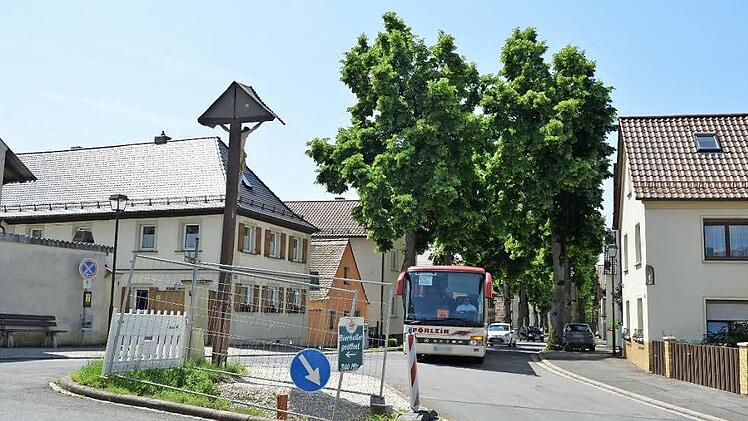 Der Platz am Ende der Lindenallee/Abzweigung Mühlberg scheint ziemlich traurig auszusehen, soll aber hübsch gestaltet werden.  Foto: Ronald Rinklef