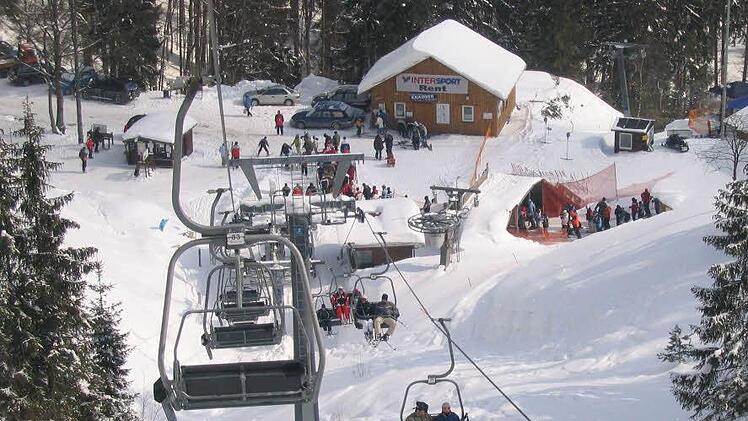 Das größte und schneesicherste Skigebiet Thüringens: die seit 1999  bestehende Skiarena Silbersattel.