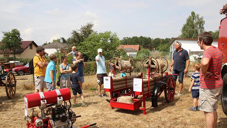 Die technische Entwicklung der Feuerwehren zeigte das 1. Feuerwehr-Oldtimertreffen sehr eindrucksvoll auf. Foto: Michael Stelzner