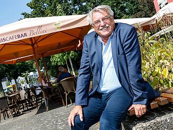 Heinz Kuntke am Troppauplatz, dem von ihm für das Interview gewählten Lieblingsort  in Bamberg Foto:  Matthias Hoch