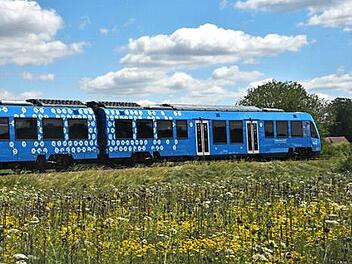 Ein mit Wasserstoff betriebener Zug war gestern in der Region unterwegs. Foto: Jürgen Öhrlein