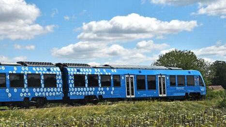 Ein mit Wasserstoff betriebener Zug war gestern in der Region unterwegs. Foto: Jürgen Öhrlein