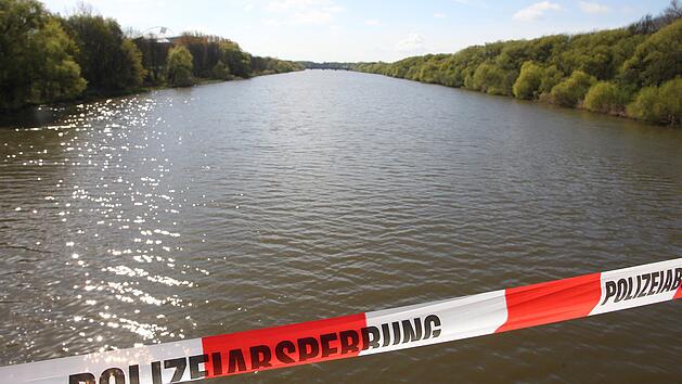 Mysteriöser Leichenfund in Bayern: Auto mit totem Mann aus Donau gezogen