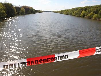 Mysteriöser Leichenfund in Bayern: Auto mit totem Mann aus Donau gezogen Mysteriöser Leichenfund in Bayern: Auto mit totem Mann aus Donau gezogen