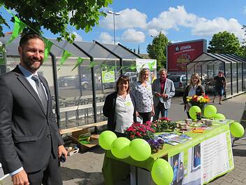 Das Bad Staffelsteiner Team vom "Tag der Nachbarn": von links im Bild Chistoph Bäumel, Katja Prade, Nadja Motschmann, Walter Mackert und Katharina Schenk Foto: Monika Schütz