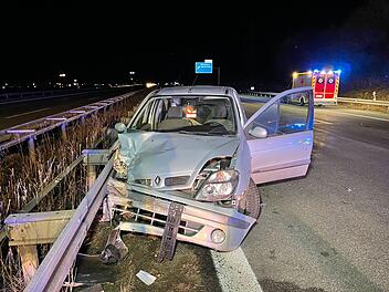 Unfall auf A9 bei M&uuml;nchberg: Autos prallen zusammen