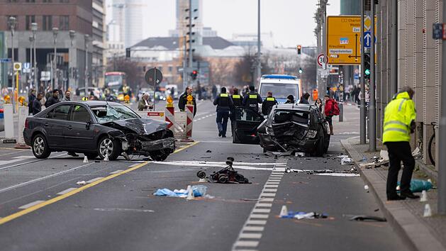 83-J&auml;hriger verursacht schweren Verkehrsunfall in Berlin - Mutter und Sohn (4) sterben