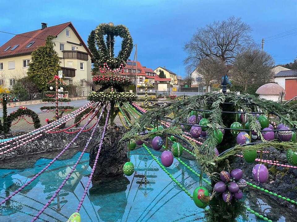 Osterbrunnen in der fränkischen Schweiz wieder geschmückt
