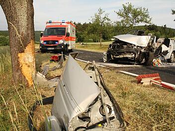 Ein 70-jähriger Mann ist am Montagmorgen gegen 7.35 Uhr zwischen Steinach und Hohn von der Fahrbahn abgekommen und wurde lebensgefährlich verletzt. Foto: Paul Ziegler